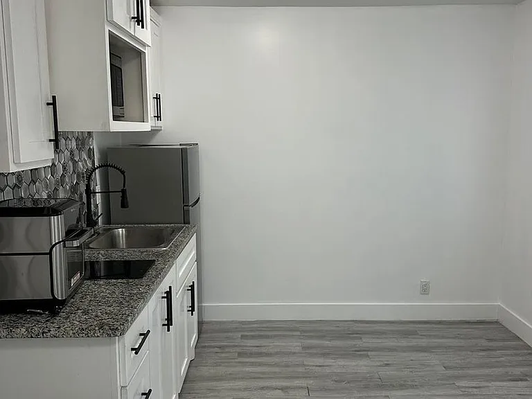 1639 Madison St — Photo 3