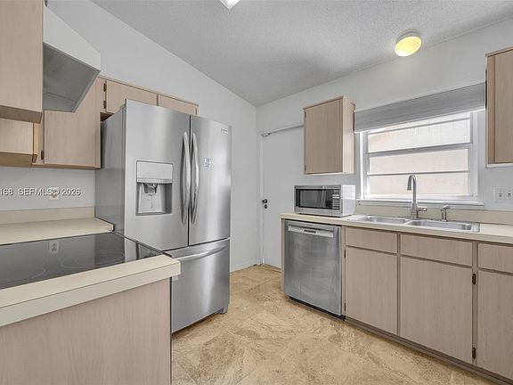 3rd image of 331 San Gabriel St