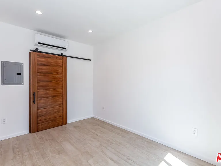 8012 Zeus Dr — Photo 23