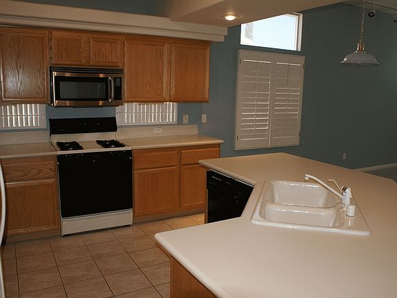 5th image of 9775 Pioneer Ave