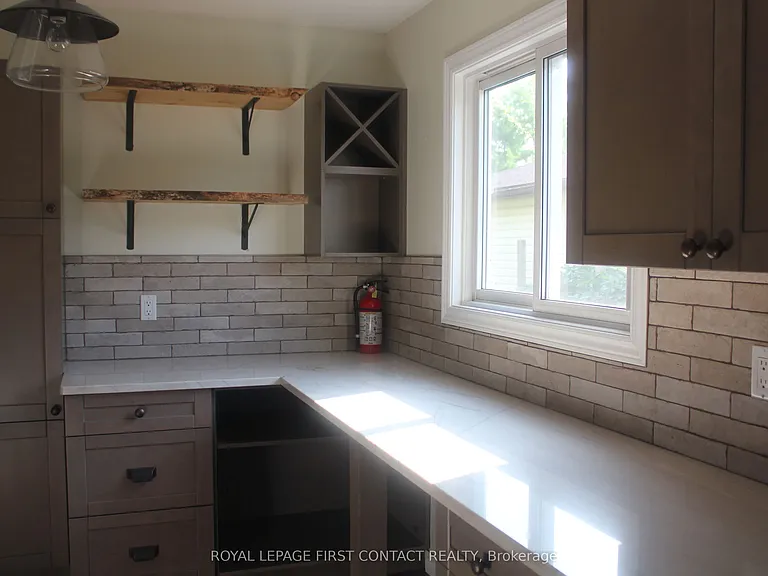 16 Rosenfeld Dr — Photo 6