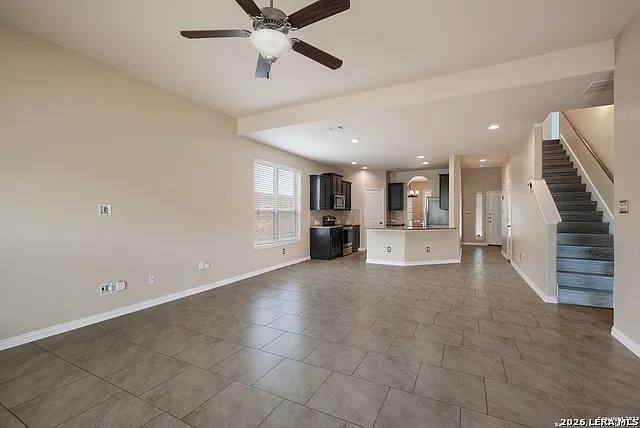 4 bed, 2.5 bath, 2382 sqft, $2,200 — Photo 2