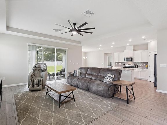 3rd image of 17954 HITHER HILLS CIRCLE