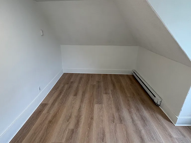 21-25 Ferry St #3 — Photo 8
