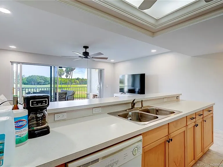 5539 NE Gulfstream Way — Photo 10