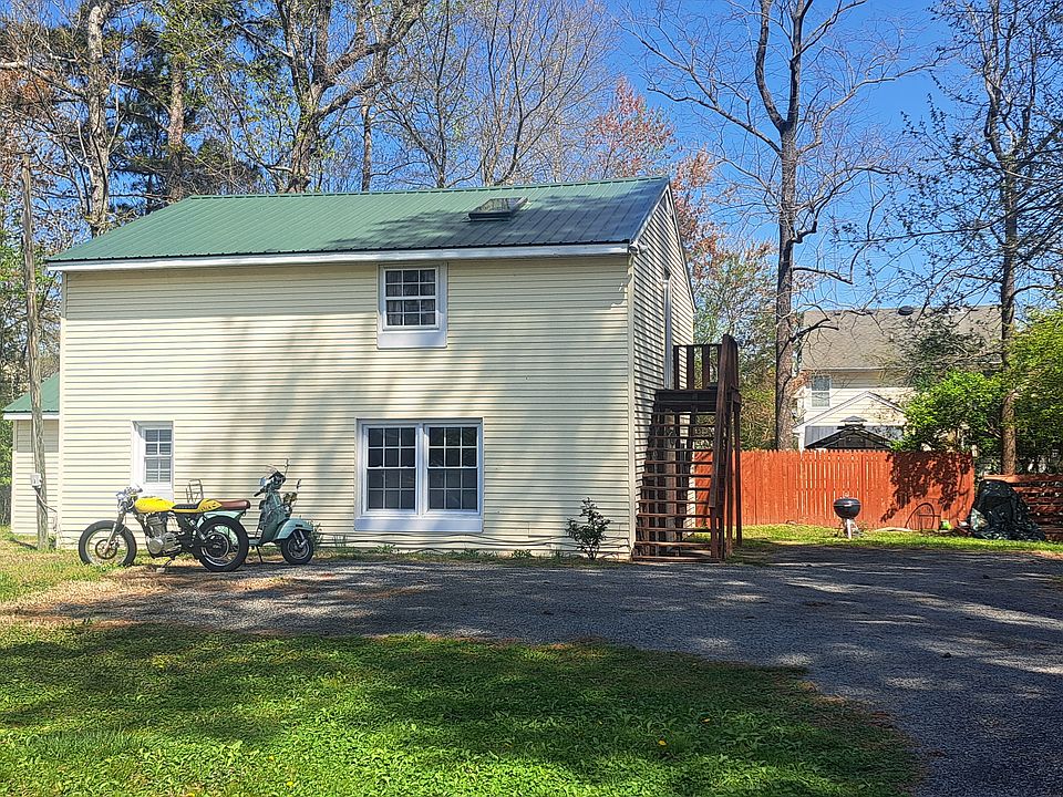 1st image of 114 Beechwood Dr #B