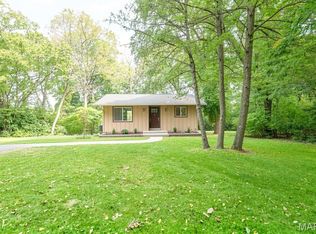 2 Country Hill Ln, Belleville, IL 62221