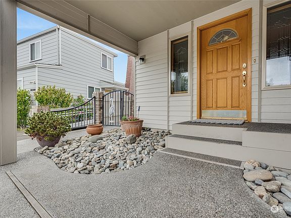 5th image of 302 Priest Point Dr NE