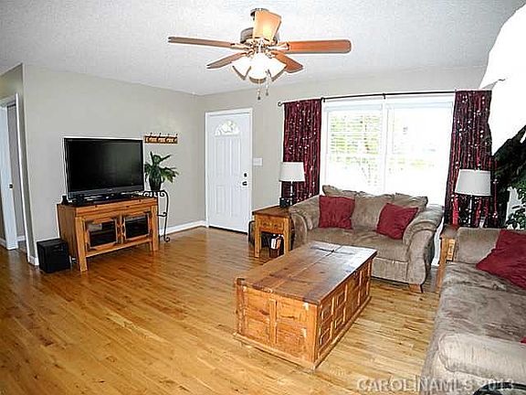4th image of 3911 Stoney Creek Dr