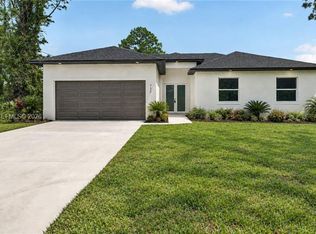 525 Genesee Ave S, Lehigh Acres, FL 33974