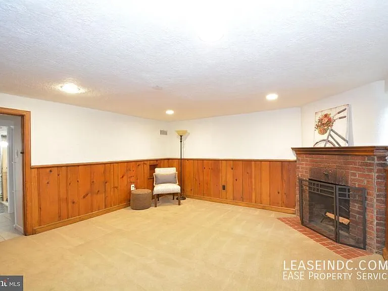 704 Devon Pl — Photo 24