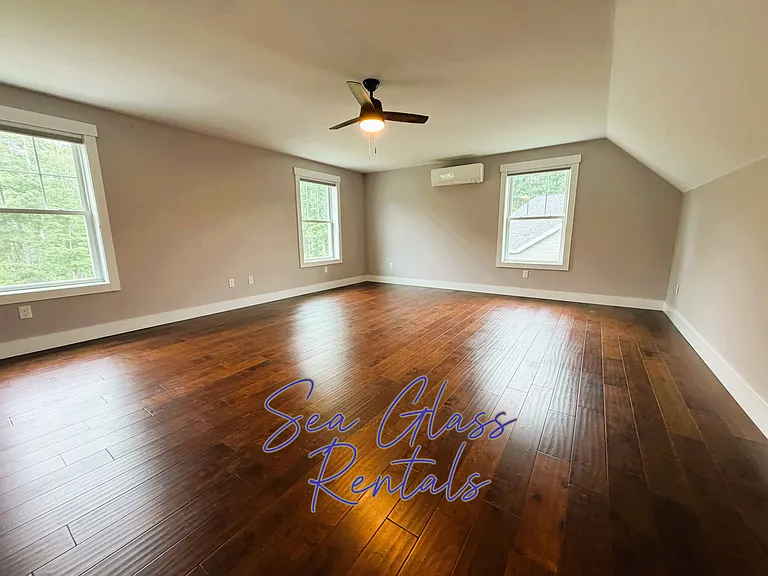 Beacon Dr — Photo 20