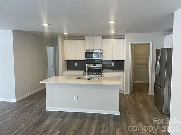 5th image of 286 W 18th St