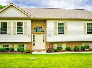 104 Brooksedge Dr, Butler, PA 16001