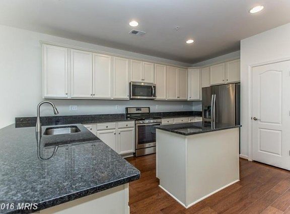 3rd image of 9235 Deer Village Dr