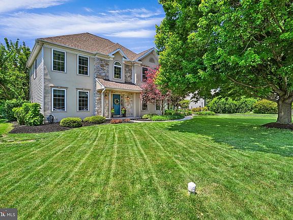 4th image of 208 Southgate Dr