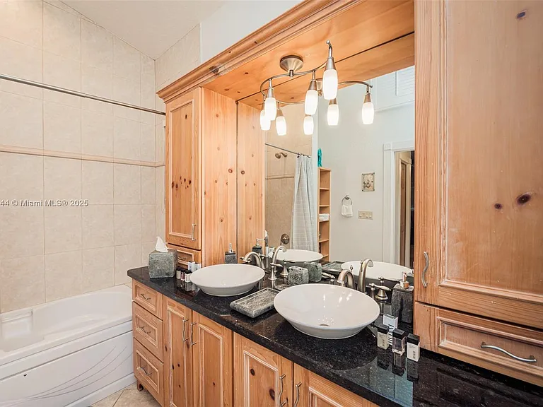 302 Balboa St — Photo 28