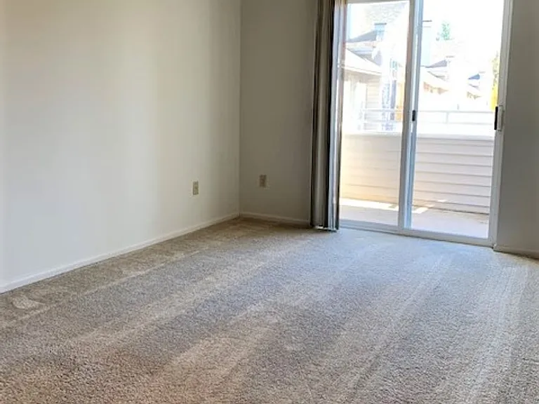Bellevue Heights Apartments — Photo 32