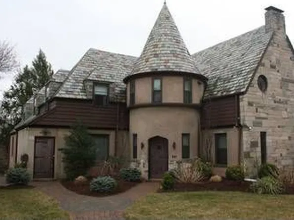 745 Queen Anne Rd, Teaneck, NJ 07666