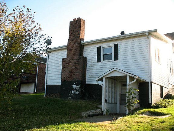 3rd image of 419 Country Club Ln