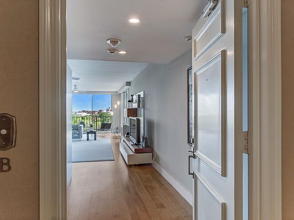 4th image of 2970 Saint Johns Ave #8B