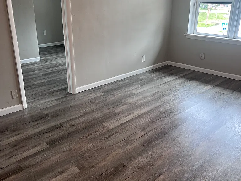 100 W Broadway St #5 — Photo 3