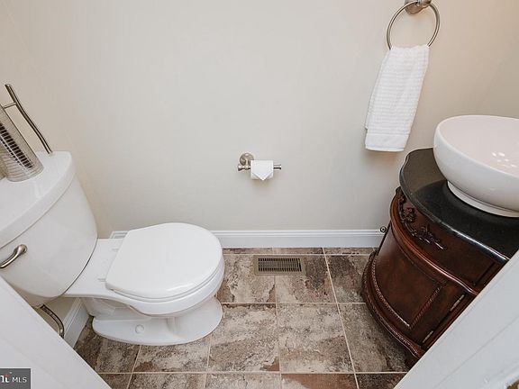 5th image of 406 Hanna Way