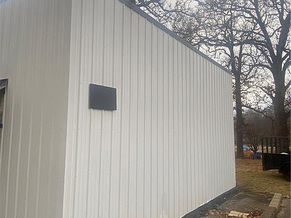 4th image of 224 W Morse Ave