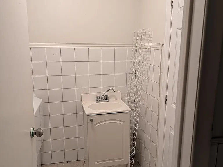 6393 Chaumont Cres — Photo 4