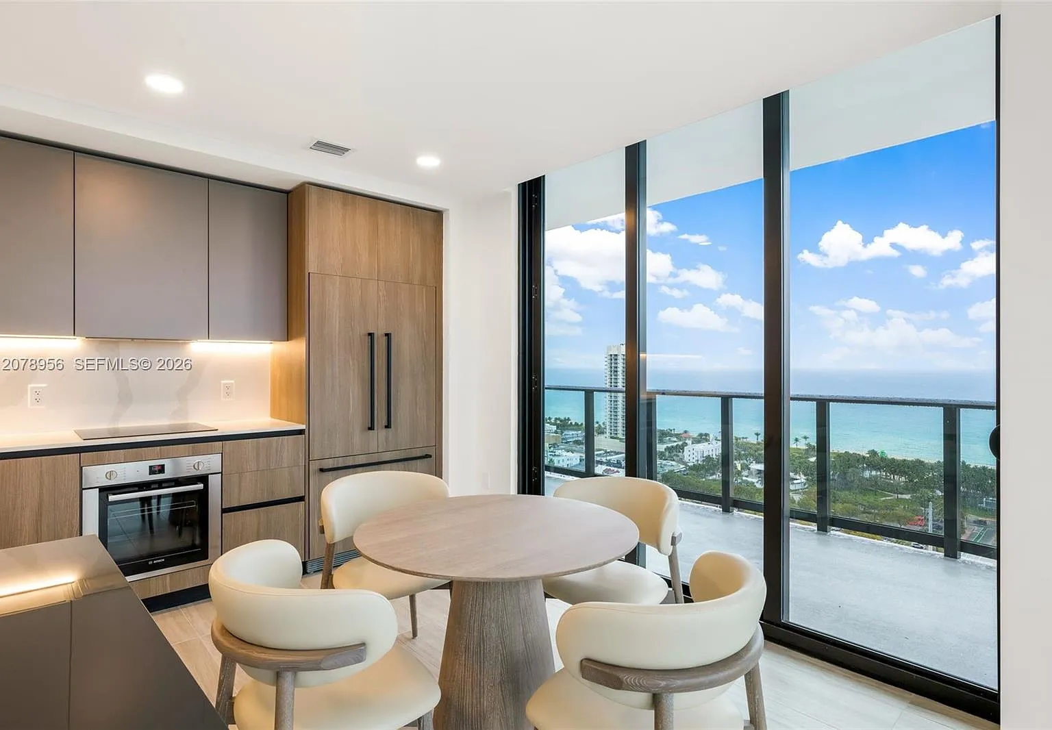2 bed, 2.0 bath, 995 sqft, $10,000 — Photo 2