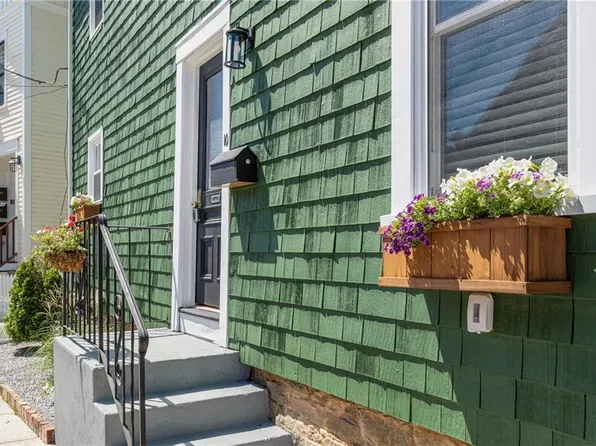 10 Cross St, Newport, RI 02840