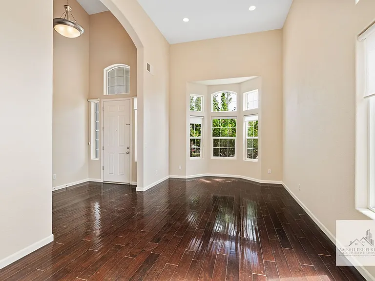 2398 E Prestwick Ave — Photo 2