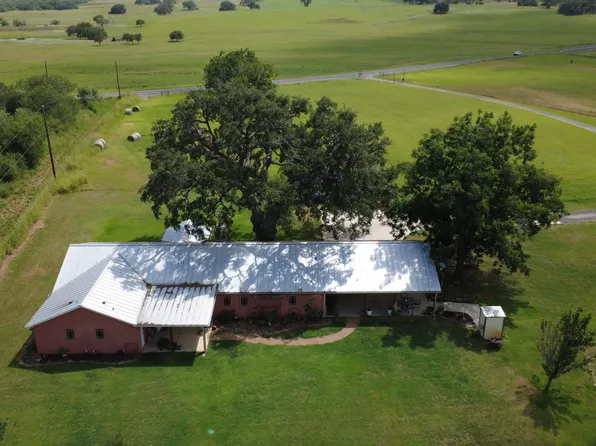 3558 Fm 536, Floresville, TX 78114