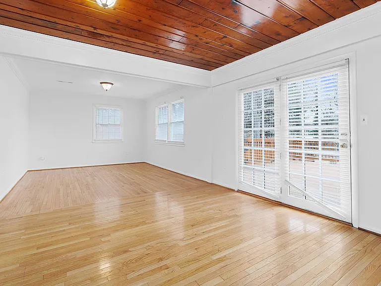6138 Beachway Dr — Photo 10