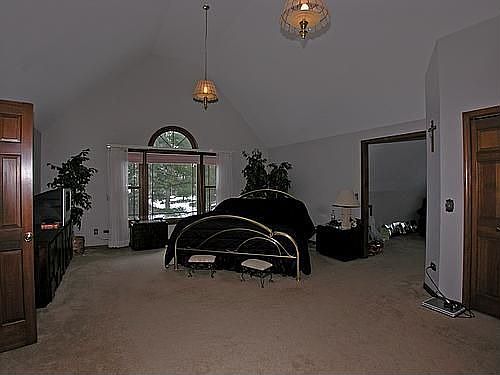 Master Suite w/elegant Master Bath & Sitting Rm