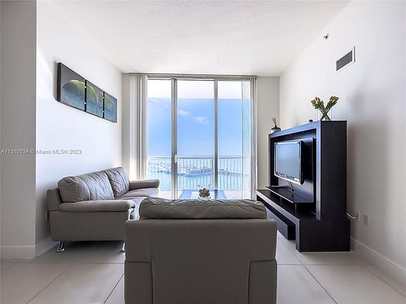 3rd image of 1750 N Bayshore Dr APT 5604