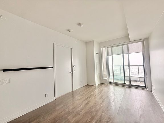 4th image of 898 Portage Pkwy #5612