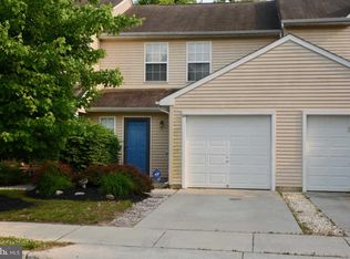 33 Meadowrue Ln, Sicklerville, NJ 08081