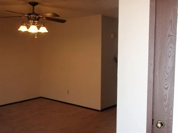 6824 Camden Ln — Photo 2