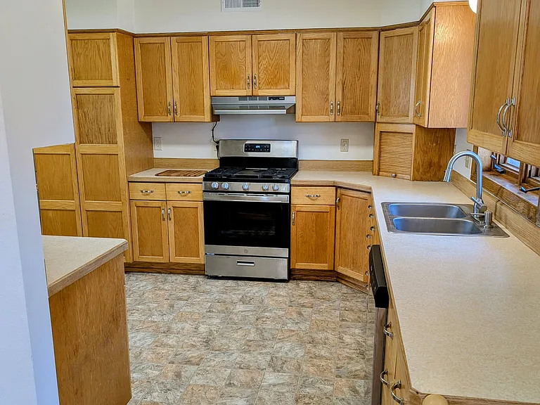 430 S 8th St — Photo 8