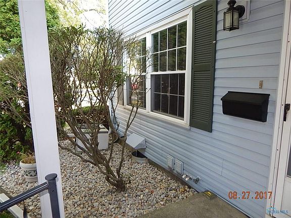 3rd image of 3712 Lakepointe Dr