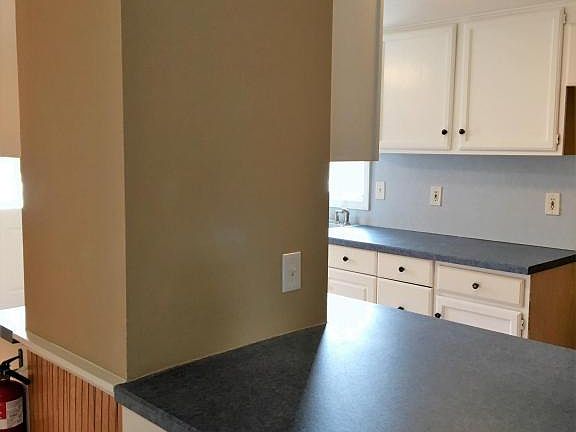 5th image of 33 Clayton Ave