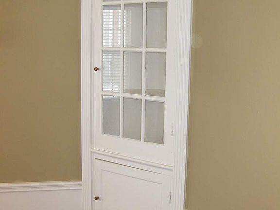 2nd image of 3817 Washington Blvd