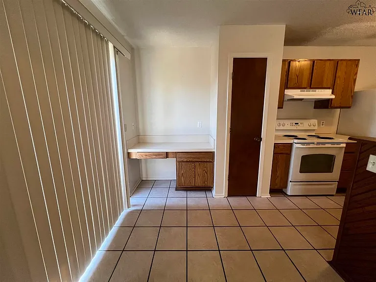 4501 Mistletoe Dr — Photo 7