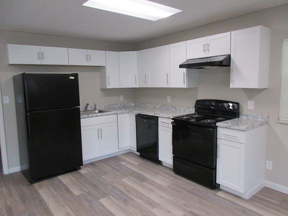 4th image of 3414 Elm St Unit B