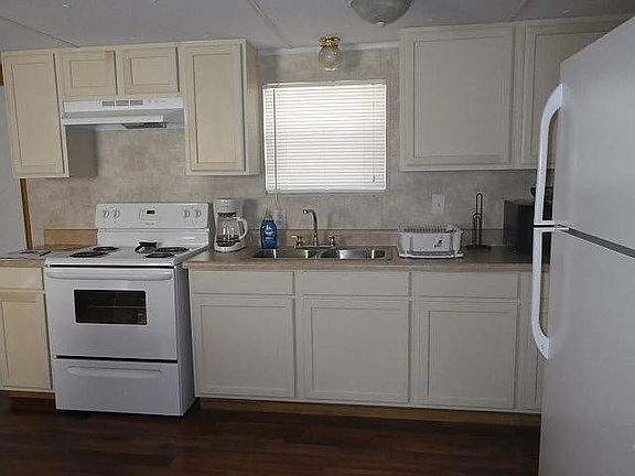5th image of 85 Country Squire Dr