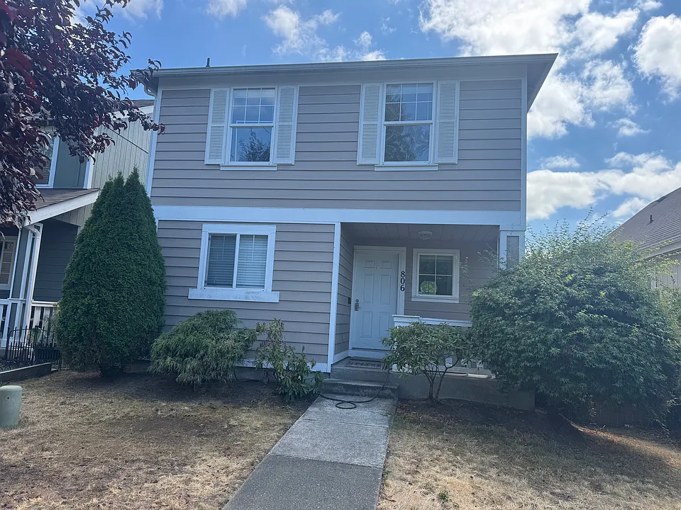 806 29th Ave SE