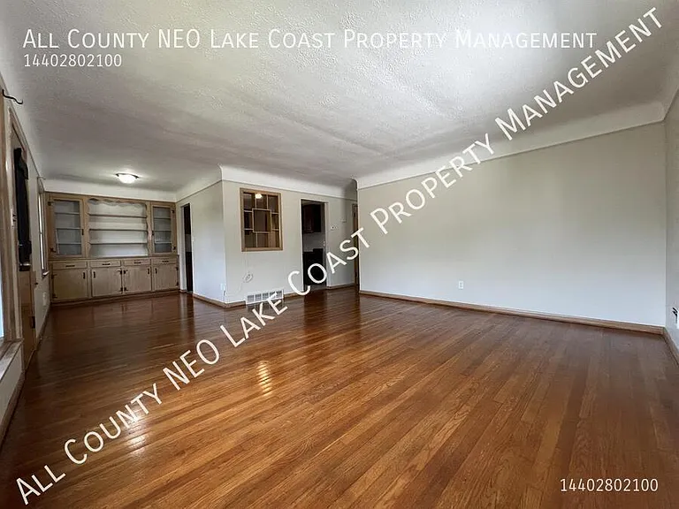 8017 Fernhill Ave — Photo 2