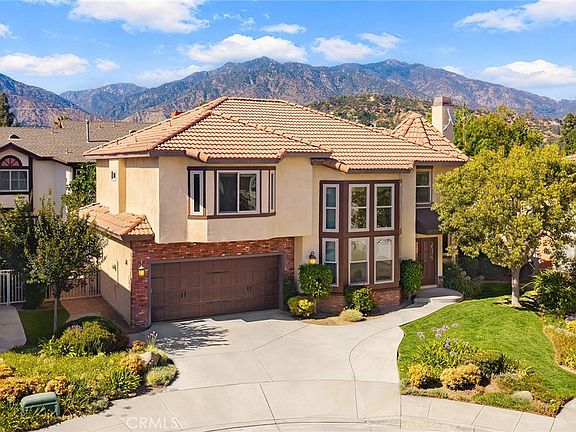 3rd image of 826 Country Oaks Ln