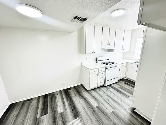 3rd image of 13518 Burbank Blvd #101